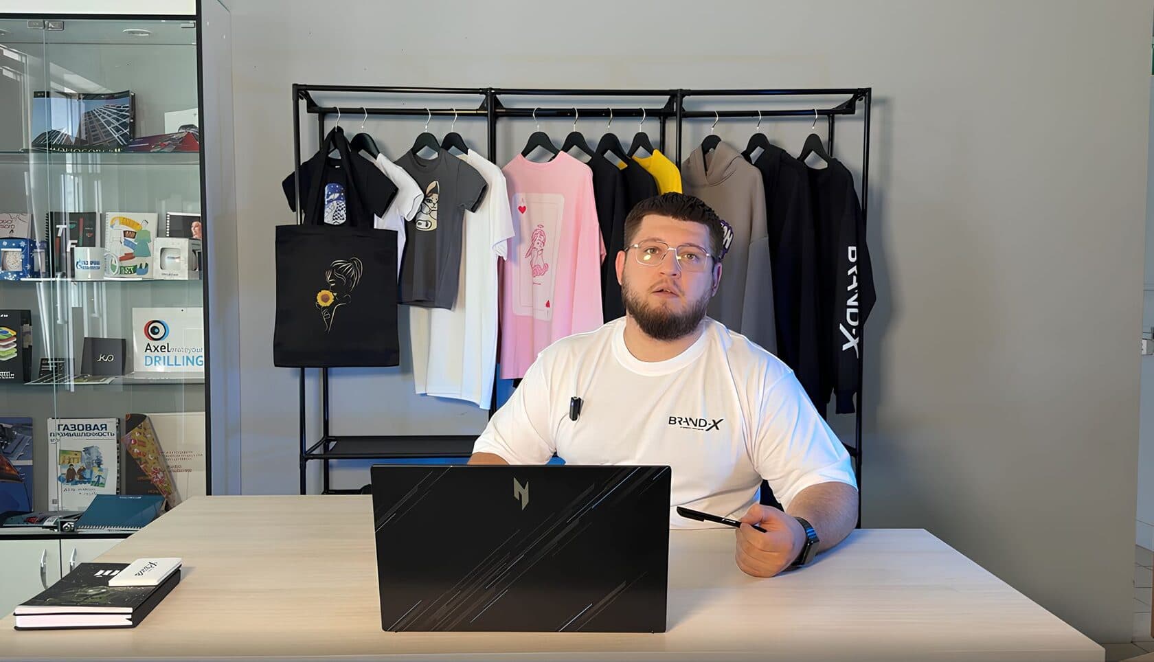 Личный специалист Brand-X в офисе